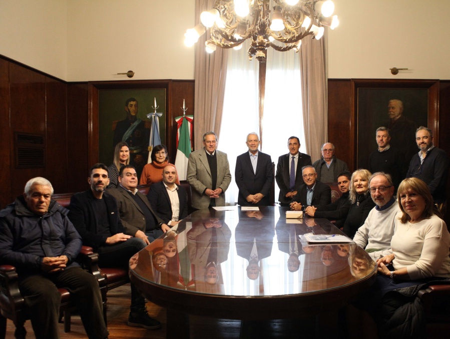 La comunidad italiana apoyó la reconstrucción de Plaza Italia con un nuevo paseo peatonal y la reubicación del monumento