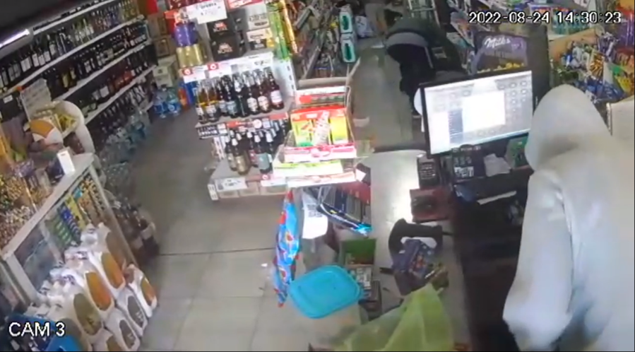 Robaron a punta de pistola en un supermercado de San Carlos