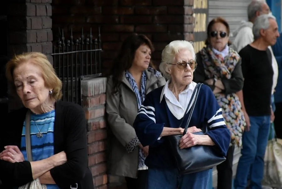 Más de un millón de jubilados y pensionados cobrarán un suplemento por la suba del salario mínimo