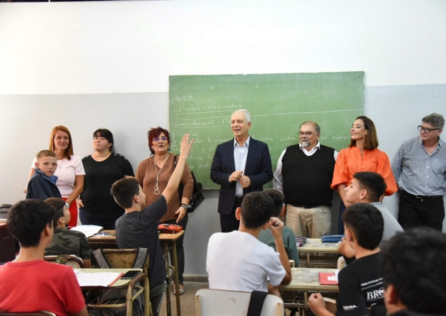 Así avanzan las obras en dos escuelas claves de Villa Elvira con reparación de aulas, baños y pintura