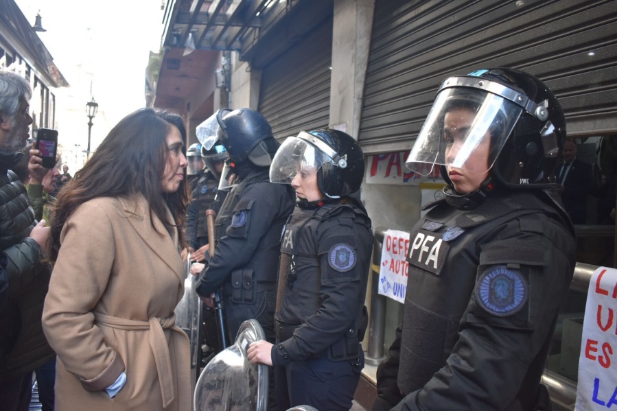 Denunciaron que la policía entró a la Universidad de las Madres de Plaza de Mayo: ”Pretenden criminalizar a los trabajadores”