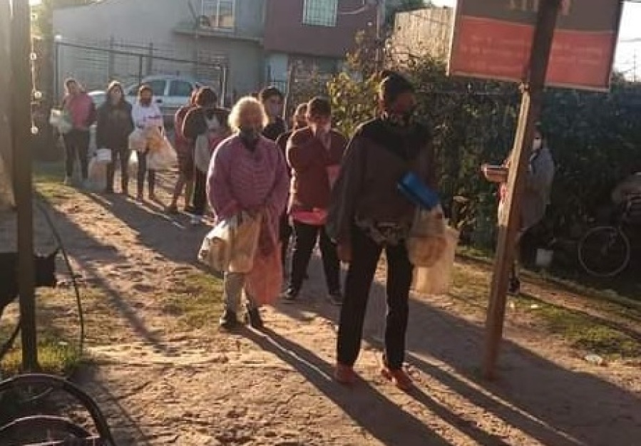 Asisten a cientos de familias en La Plata y no pueden festejar el Día del Niño por falta de ingresos