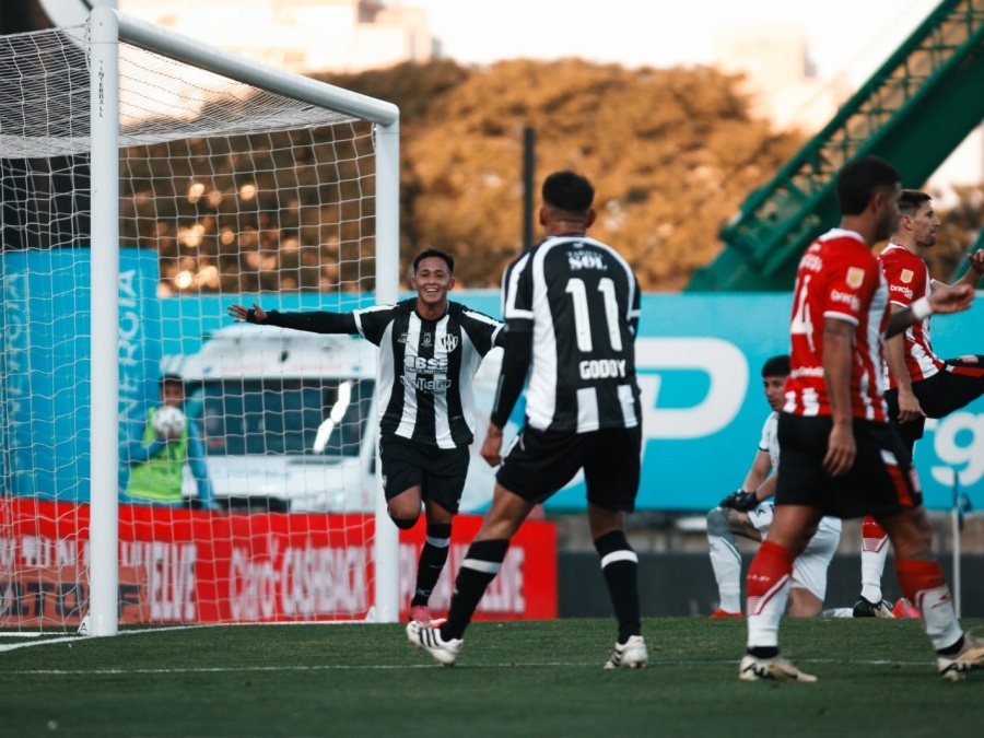 Estudiantes cayó 2 a 1 ante Central Córdoba y quedó eliminado de la Copa Argentina