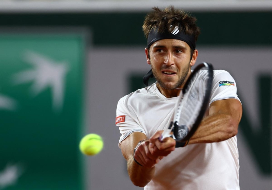 ”De La Plata al mundo”: Etcheverry metió otro batacazo en Roland Garros y avanzó a cuartos de final