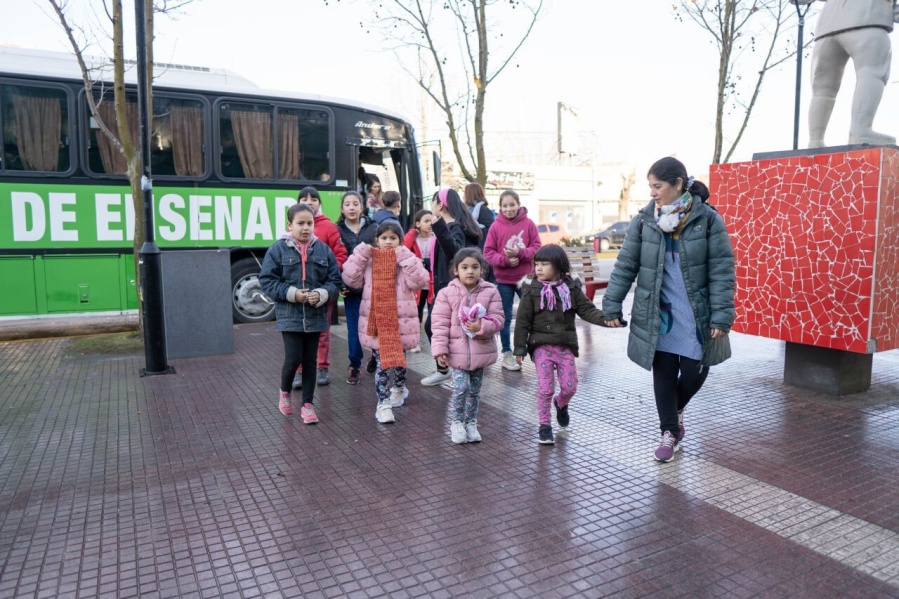 Se llevaron a cabo los Juegos Sociomotores en Ensenada con un Polideportivo Municipal repleto de niños