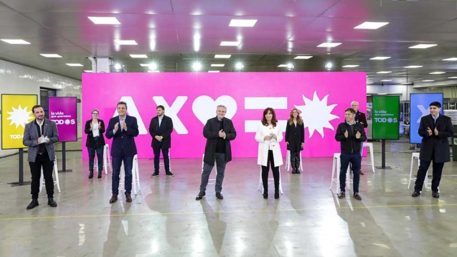 Alberto Fernández, Cristina Kirchner y Sergio Massa anunciaron los precandidatos de Frente de Todos en un acto