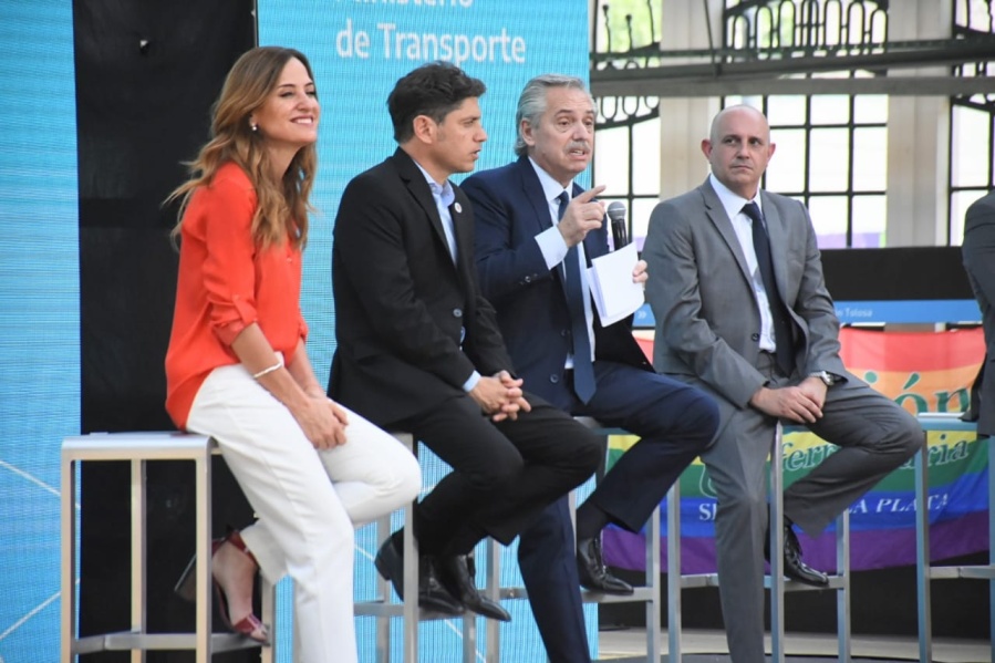 El presidente inauguró la renovación del histórico techo de la estación de La Plata: ”Esto lo tiene que hacer el estado”