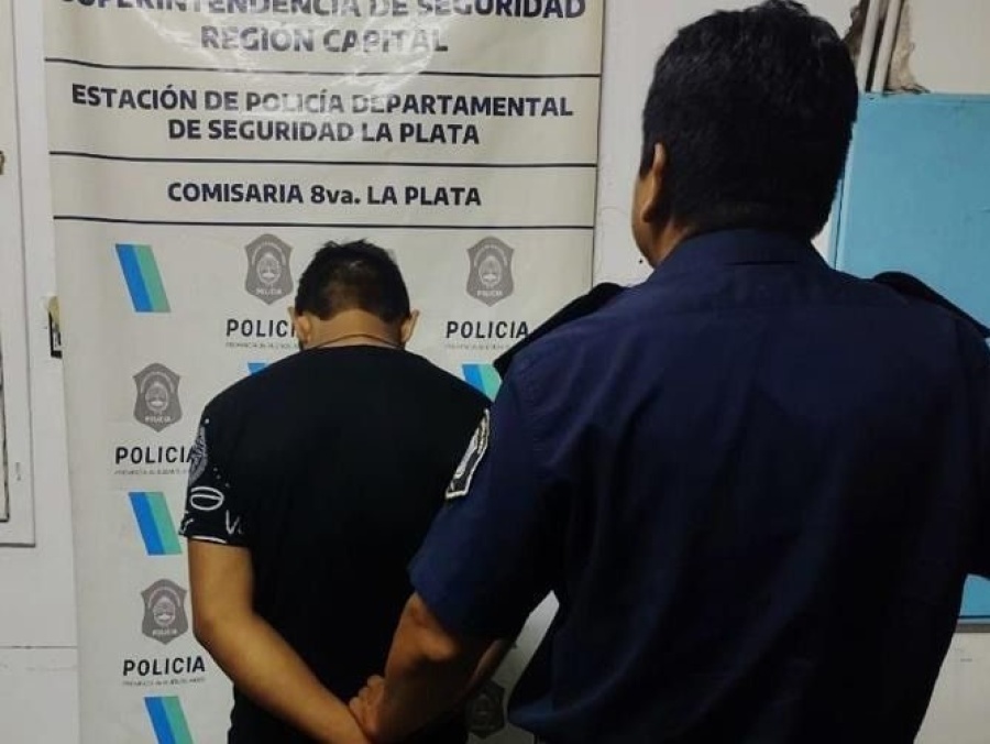 Se robó un celular en una pizzería de La Plata y se transfirió 270.000 pesos