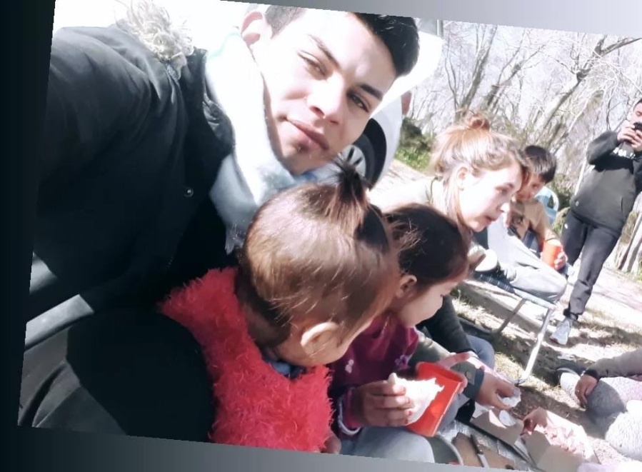 Una pareja platense con cuatro hijos sufrió el incendio de la casa donde alquilaban y ahora viven en la calle