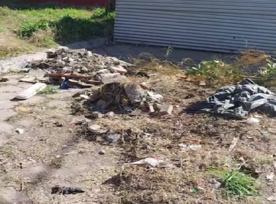 En 2 entre 609 y 610 los vecinos denuncian un basural a cielo que se repite día tras día