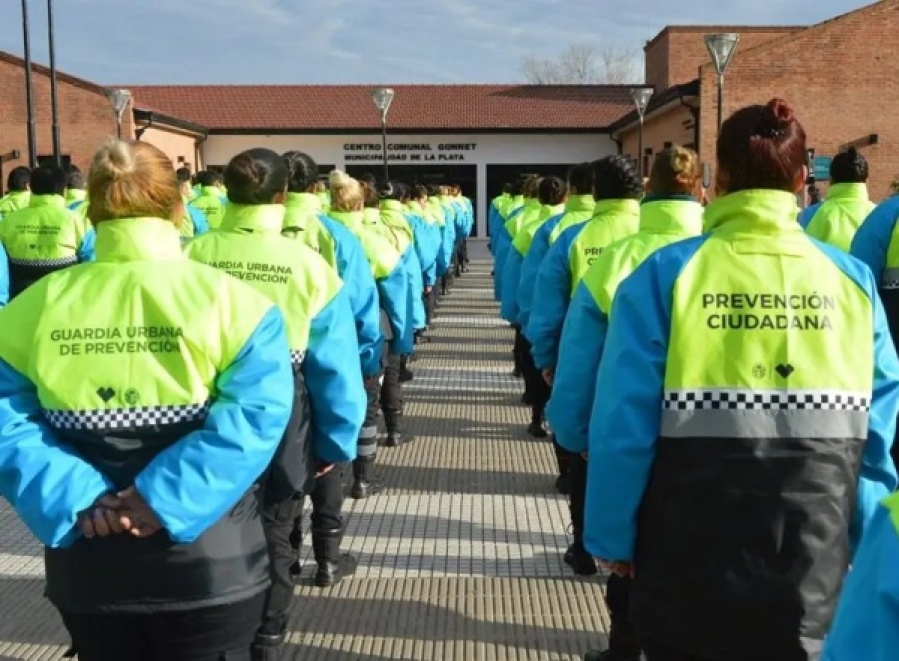 Alerta en Arana por falsos empleados municipales que piden plata y venden bolsas de residuos
