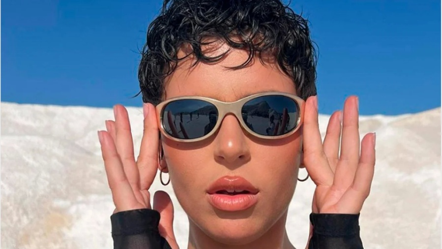 Nathy Peluso impactó en un desfile con un vestido negro totalmente traslúcido