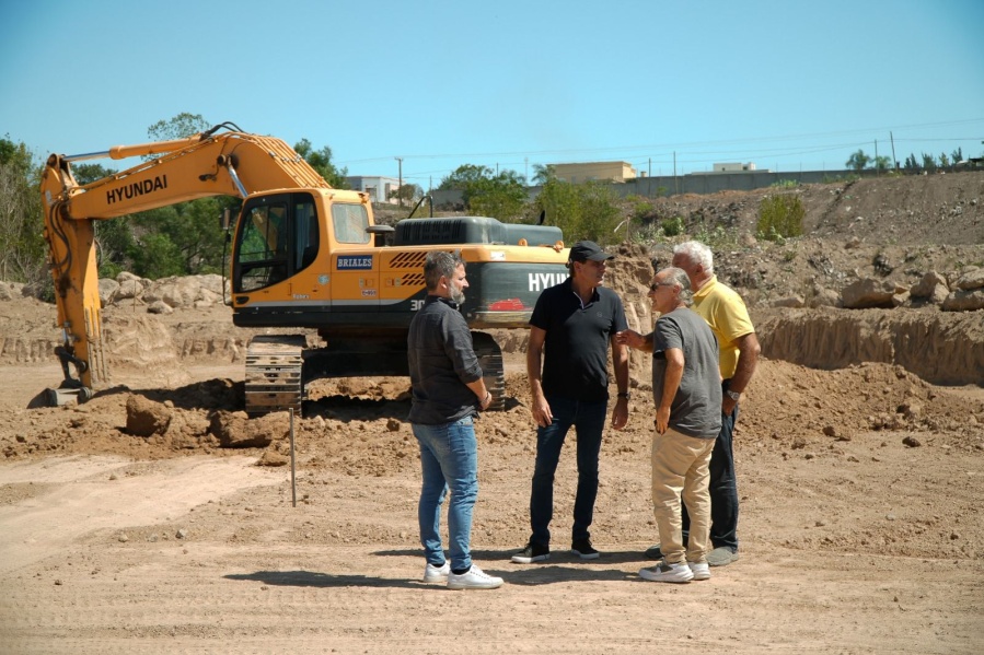 Julio Garro anunció el comienzo de la renovación de la cantera de Hernández