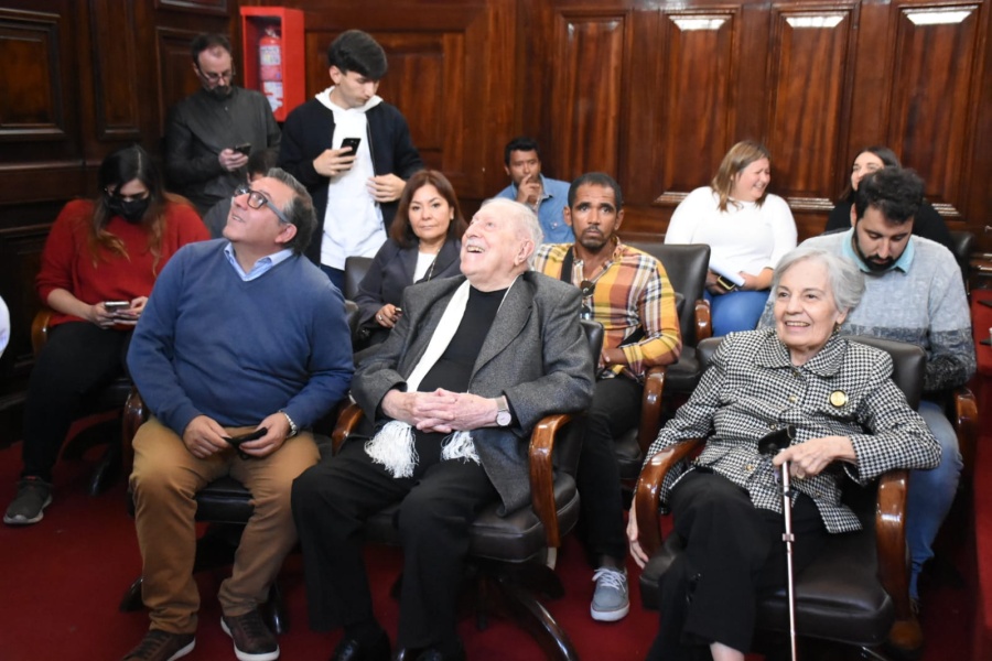 Emocionante reconocimiento en el Concejo a familiares, excombatientes y caídos platenses de Malvinas