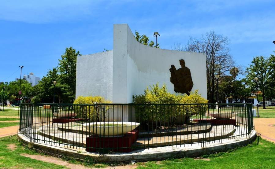 Tragedia en Plaza España: un hombre falleció mientras hacía ejercicio