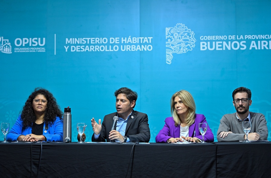 Kicillof firmó contratos para la ejecución de obras de integración urbana en seis municipios