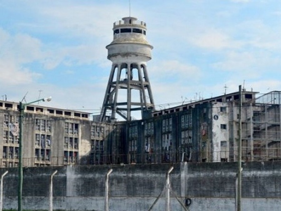 Un hombre desde el penal de Olmos hostiga a su ex pareja, a la cual secuestró y casi mata