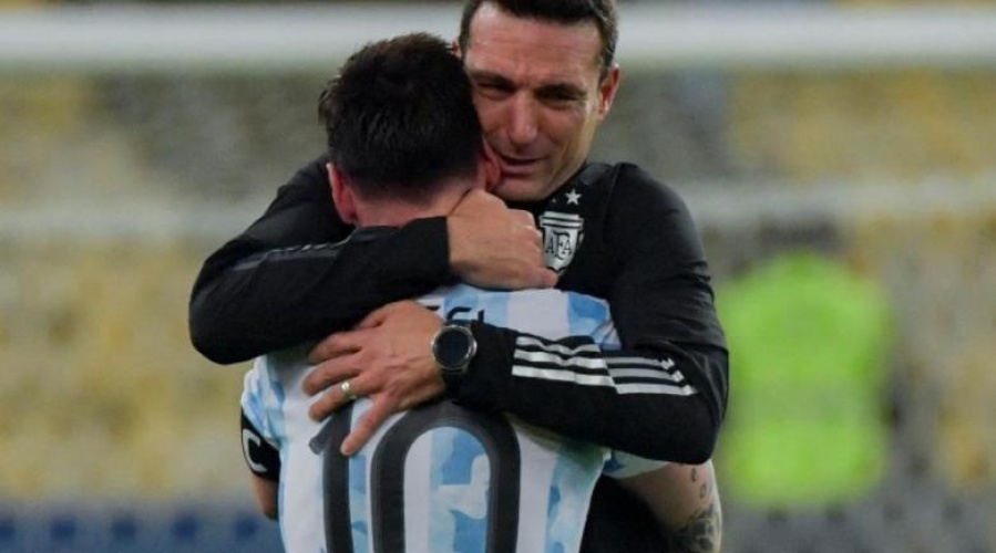 Scaloni al borde del llanto: ”Estoy en un lugar soñado y tenemos al mejor de toda la historia”