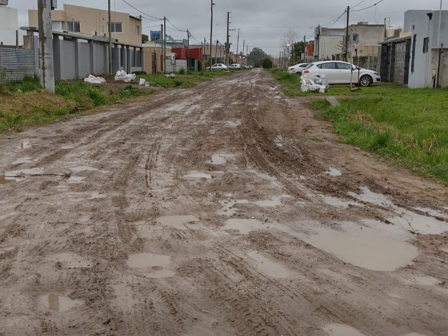 Vecinos de Lisandro Olmos reclaman por el mal estado de las calles