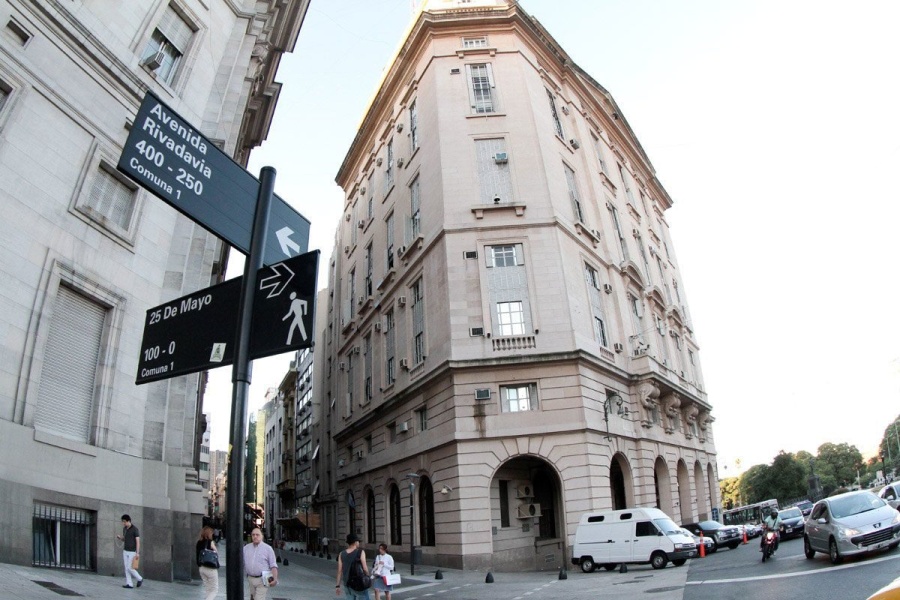 El gobierno niega el uso de la SIDE para perseguir opositores y periodistas