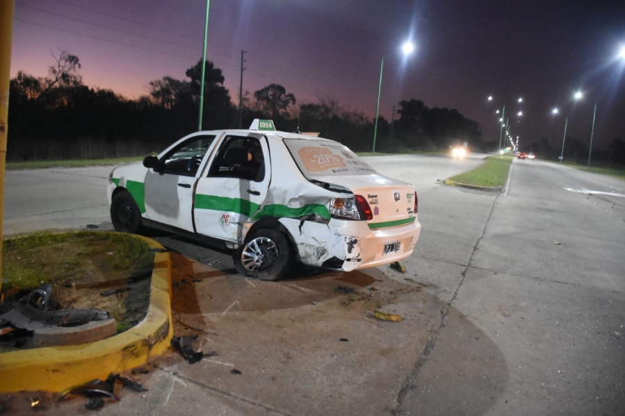 Un taxista platense protagonizó un impactante accidente de transito en Ensenada
