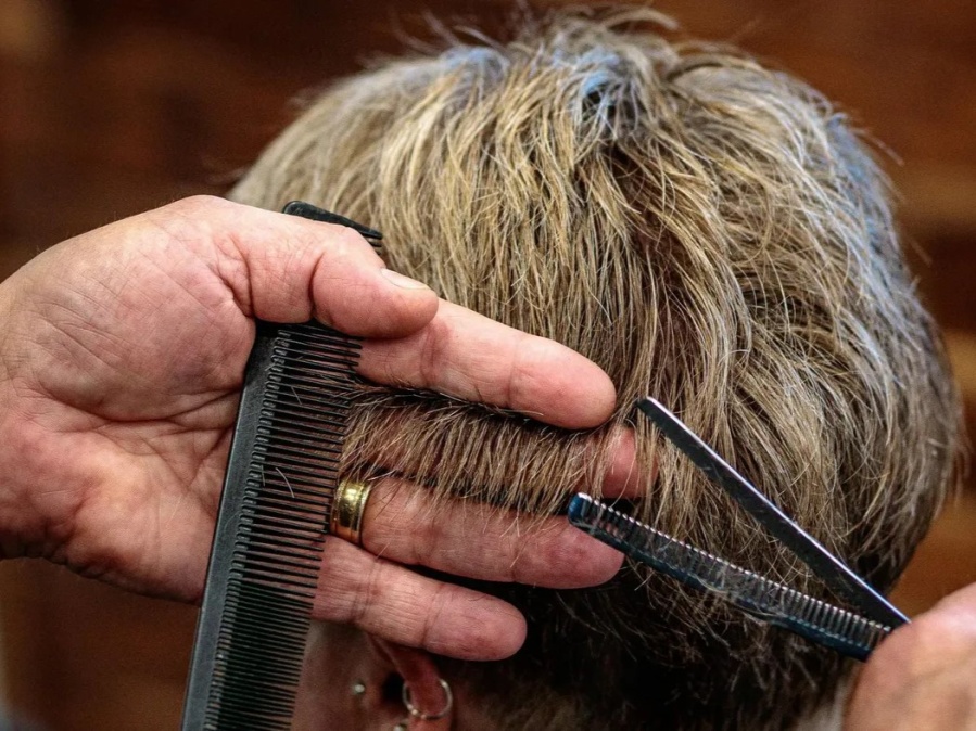 Entraron a robar en una peluquería de La Plata y se llevaron de todo