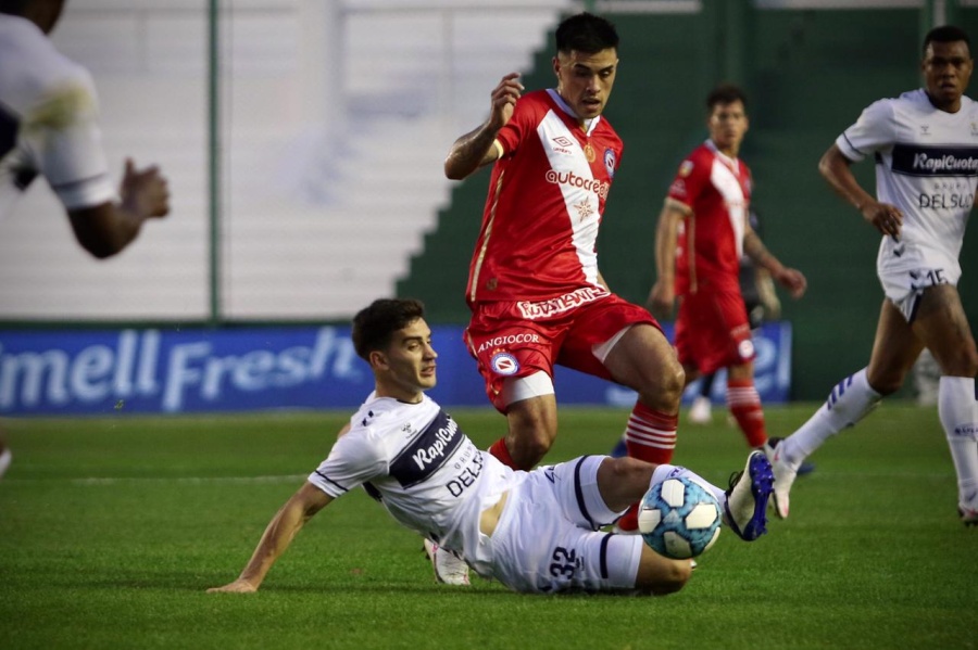 Gimnasia no pudo con Argentinos: cayó por 3 a 2 y quedó eliminado de la Copa Argentina
