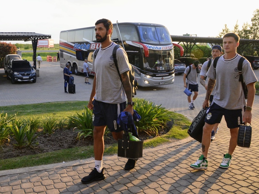 Gimnasia se instaló en Rosario y Méndez metió dos sorpresas