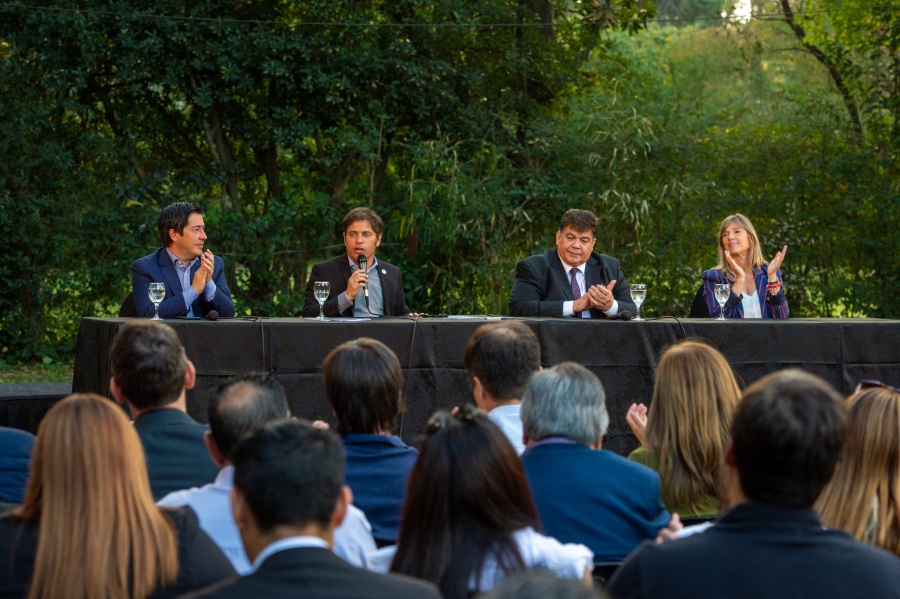 Kicillof estuvo presente en la firma de convenios para pavimentación: ”Este es un programa que trae dignidad”