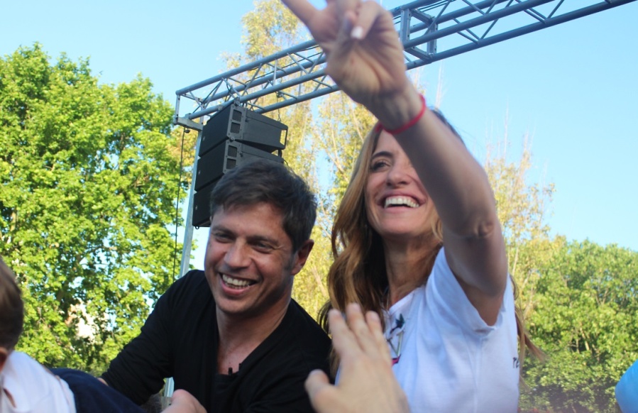 Kicillof y Tolosa Paz matearon con vecinos de La Plata: ”Con la pandemia, Juntos quiere hacer una nueva estafa electoral”