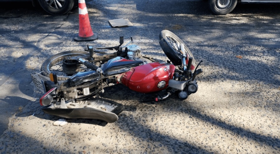 Una madre y su hijo de 2 años quedaron hospitalizados tras ser atropellados por una moto en Tolosa