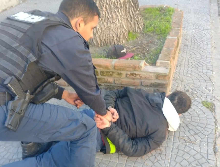 Amenazó con un revolver a su ex novia en La Plata y quedó detenido