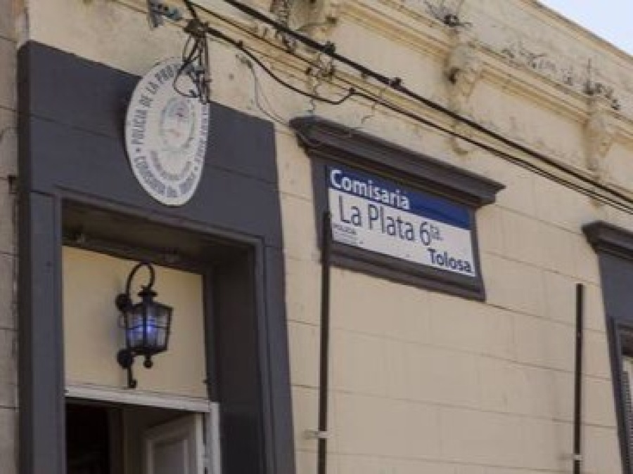 Tragedia en Tolosa: Adolescente herida con arma blanca desata disturbios y daños a una comisaría