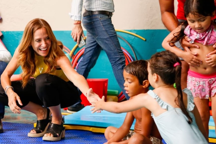 Tolosa Paz visitó Berisso y firmó convenios para la mejora y construcción de infraestructura deportiva