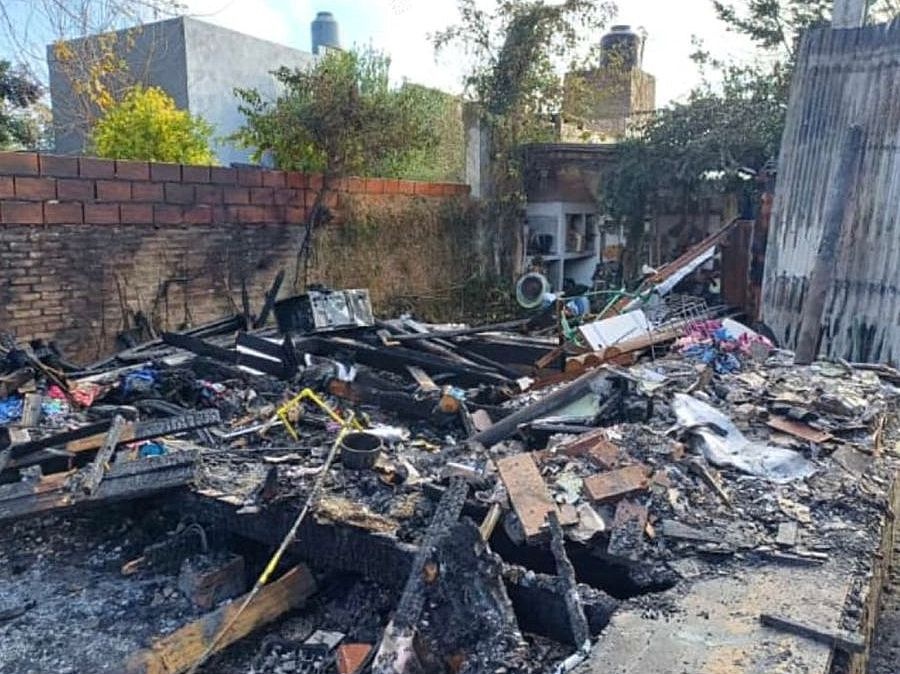 Perdió todo en un feroz incendio en su casa de City Bell y lanzaron una emotiva campaña para realizar donaciones