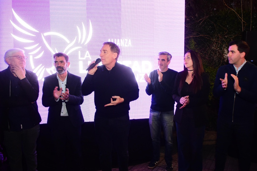 Santilli y Julieta Quintero inauguraron la casa “Ciudad Futuro” de Alianza La Libertad Avanza en La Plata