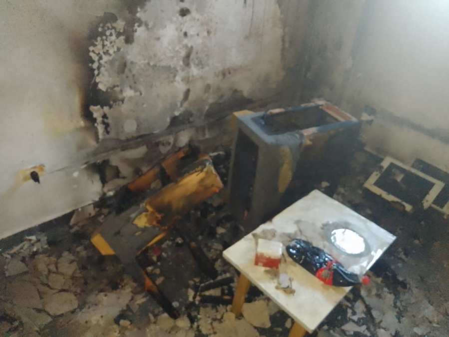 Un incendio causó estragos en un departamento de La Plata y un joven fue trasladado al hospital