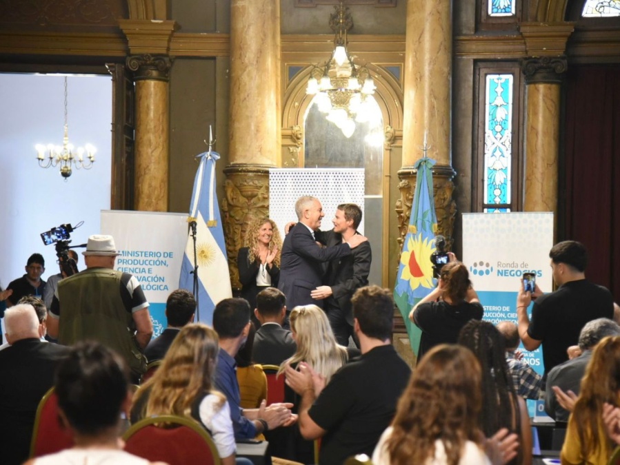 Alak y Costa encabezaron la Ronda de Negocios para darle impulso a la producción local: ”es el mandato de La Plata”