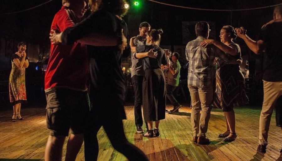El Centro Cultural Julio López se prepara para su segunda noche de Milonga
