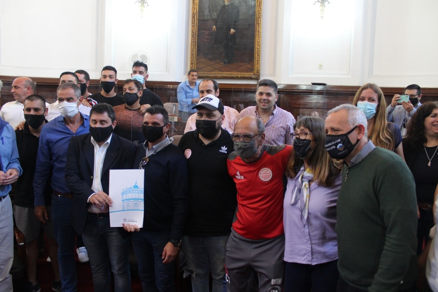 El Concejo Deliberante homenajeó al club Alumni de Los Hornos: ”Sostuvo a muchos pibes que sino habrían estado en la calle”