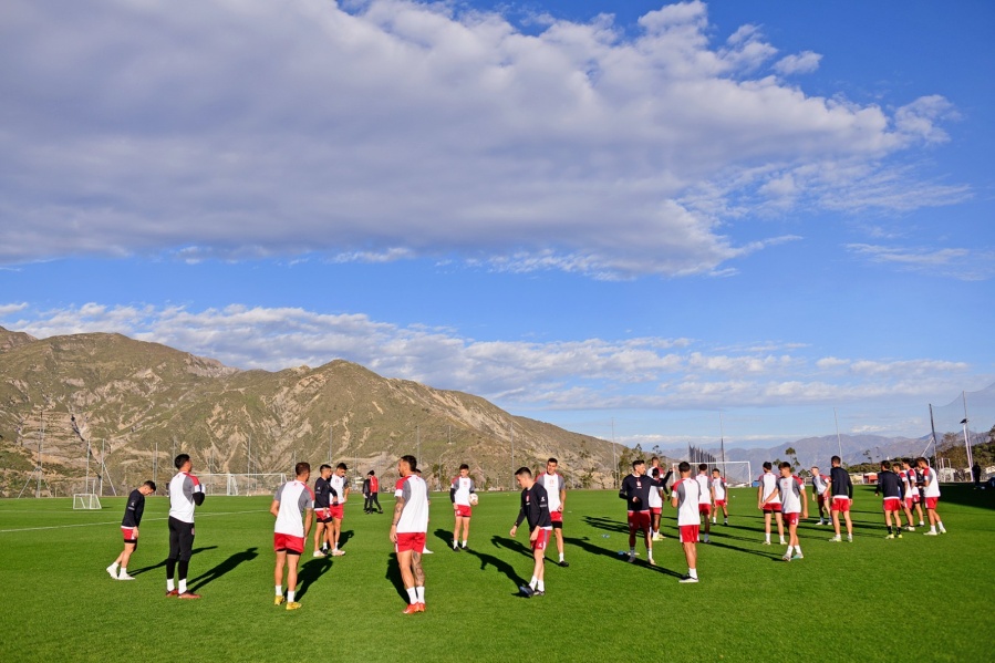 Estudiantes no se detiene: ¿Cómo entrenó en Bolivia y qué plan prepara Domínguez?