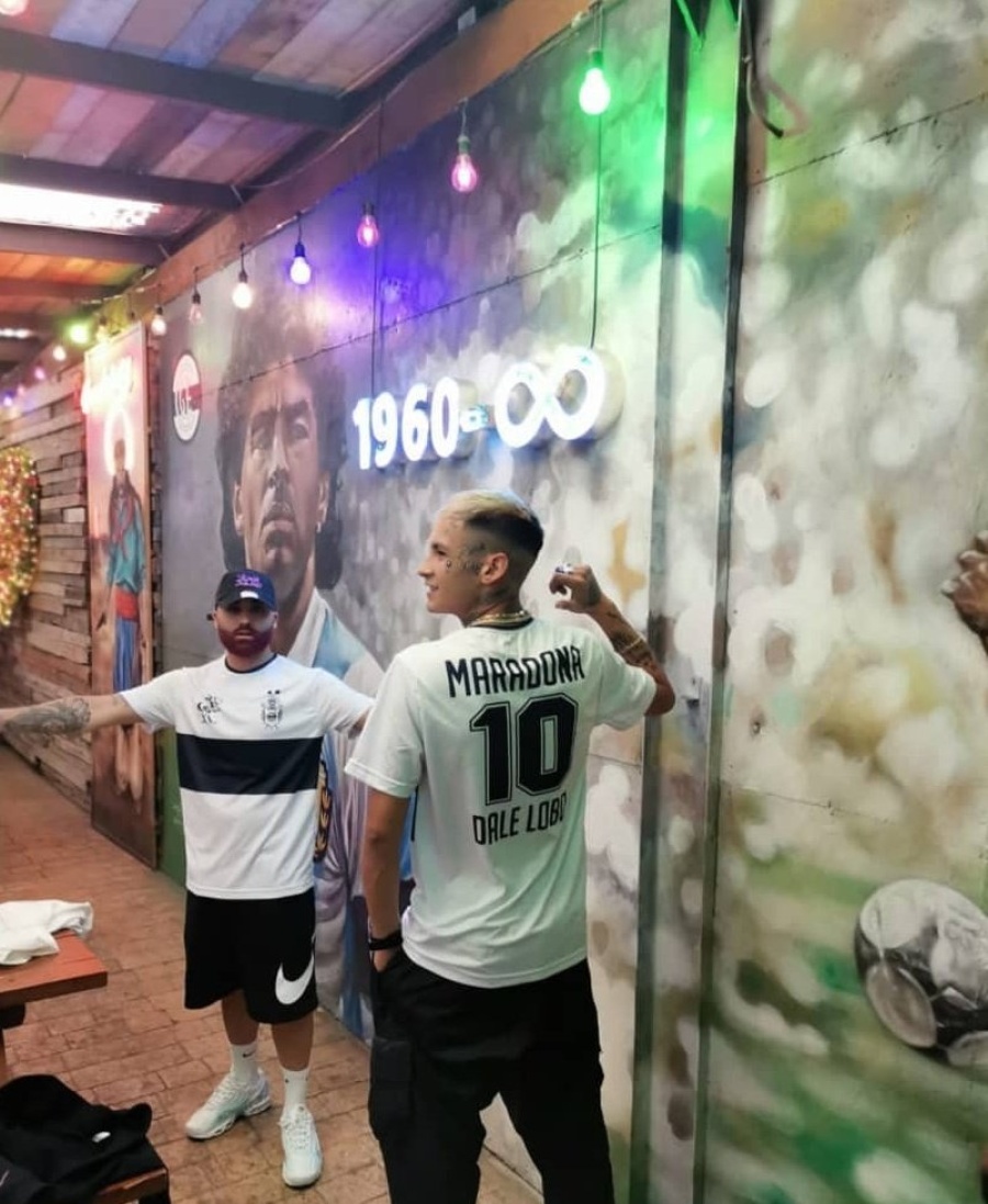 L-Gante y Perro Primo vistieron la del Lobo en un comedor de México