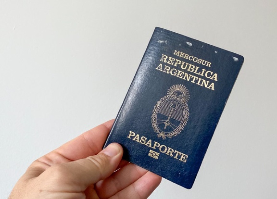 La odisea de una periodista platense para recuperar los documentos que le robaron: ”El pasaporte no te sirve”