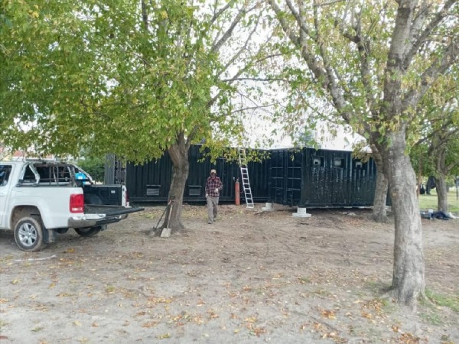 Ilegalidades y suciedad: sigue la polémica por el restaurante que quería pagar $90 la hora y apuntan contra Cagliardi