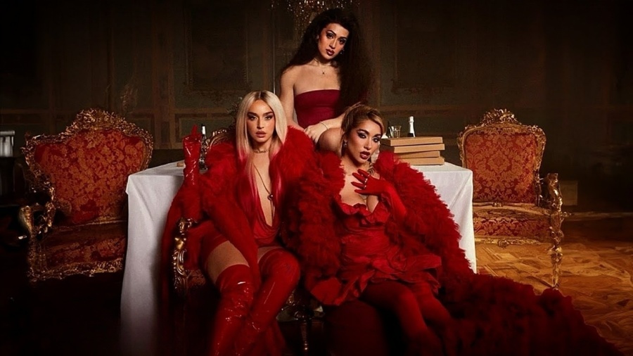 María Becerra, Lola Índigo y Villano Antillano lanzaron el remix de ”La reina”