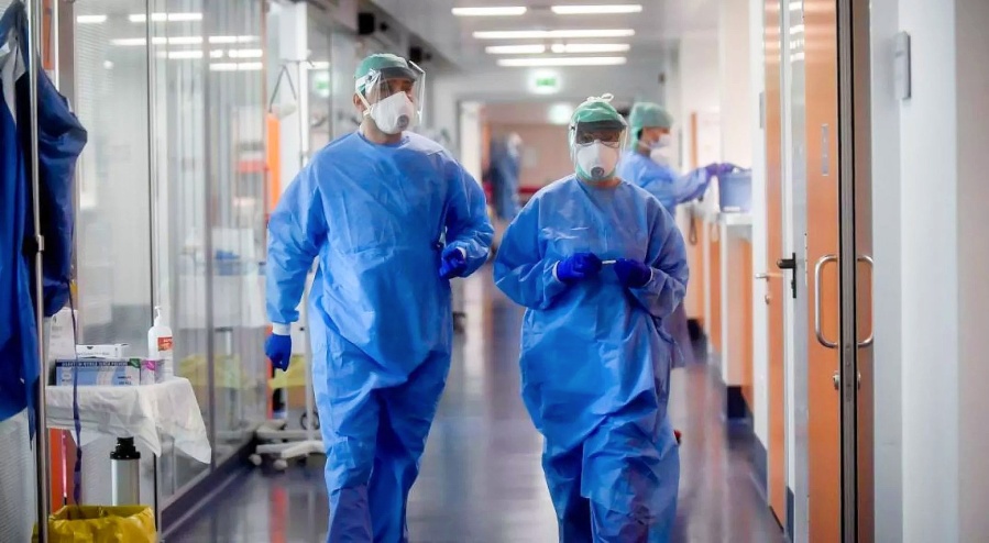 La OMS habló del descenso de los casos y adelantó cuándo estaría controlada la pandemia