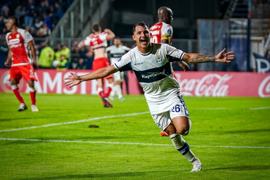 Gimnasia ya está en Brasil y Romero sorprendió a todos