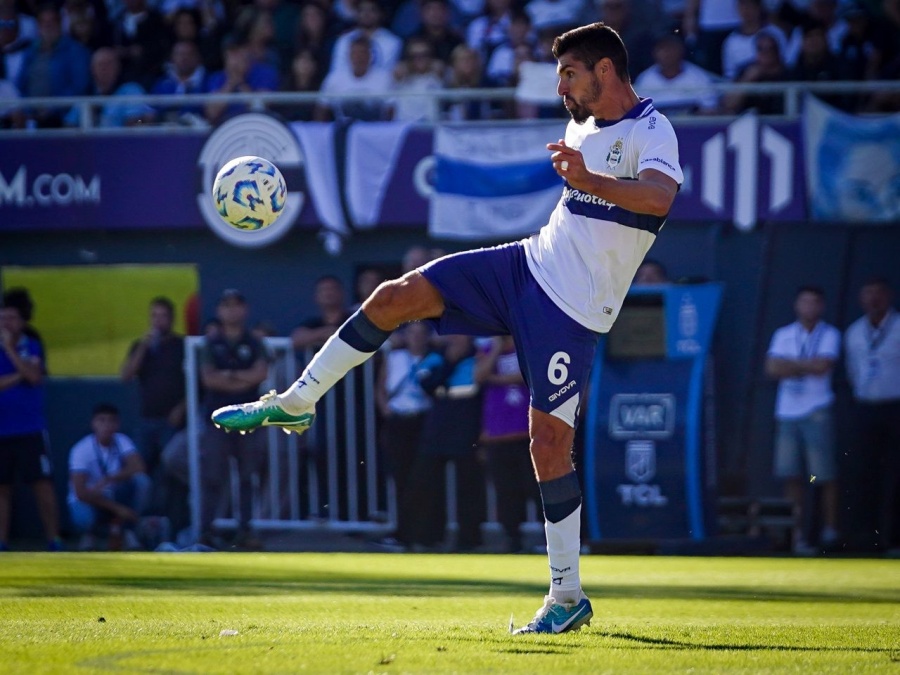Gastón Suso bancó al plantel y les habló a los hinchas del Lobo: ”Somos un grupo sano y sabemos el campeonato que jugamos”