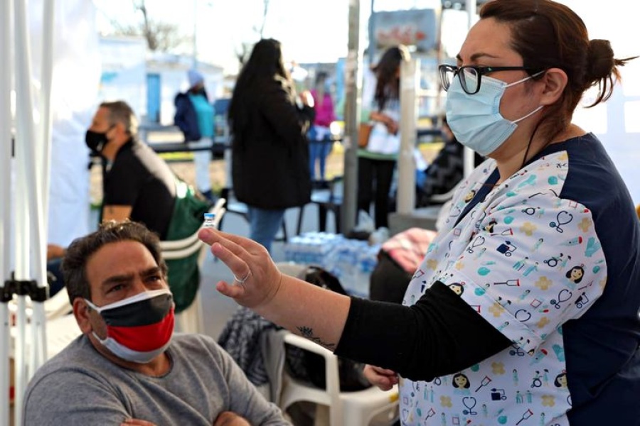 Desde este miércoles, la tercera dosis será libre para todos los mayores de 30 años en la Provincia