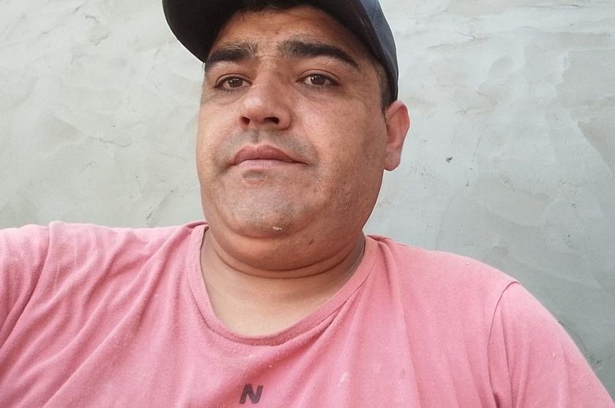 Su abuelo le enseñó lo que mejor sabe hacer, se la jugó por su cuenta en La Plata y quiere salir del bache: ”Tengo fe”